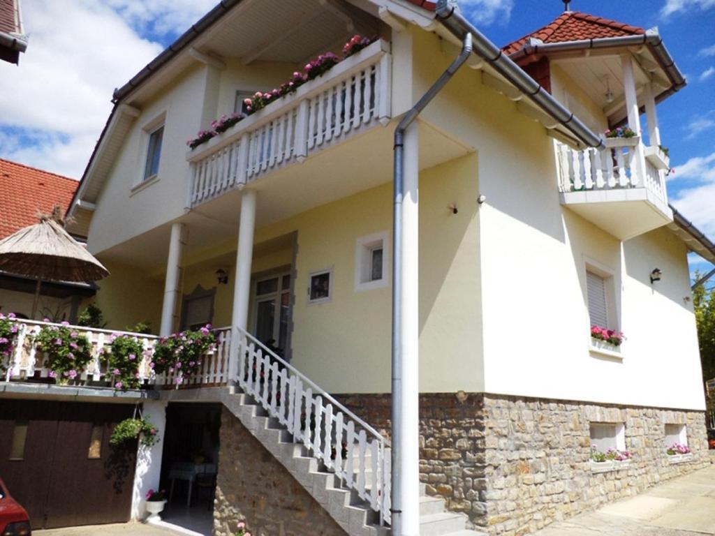Gyoengyi Apartman Hévíz Exteriér fotografie